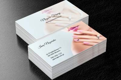 Subtelny portret kobiety z różowym manicure, Zdrowie i uroda, Salon kosmetyczny - Wizytówki Netprint